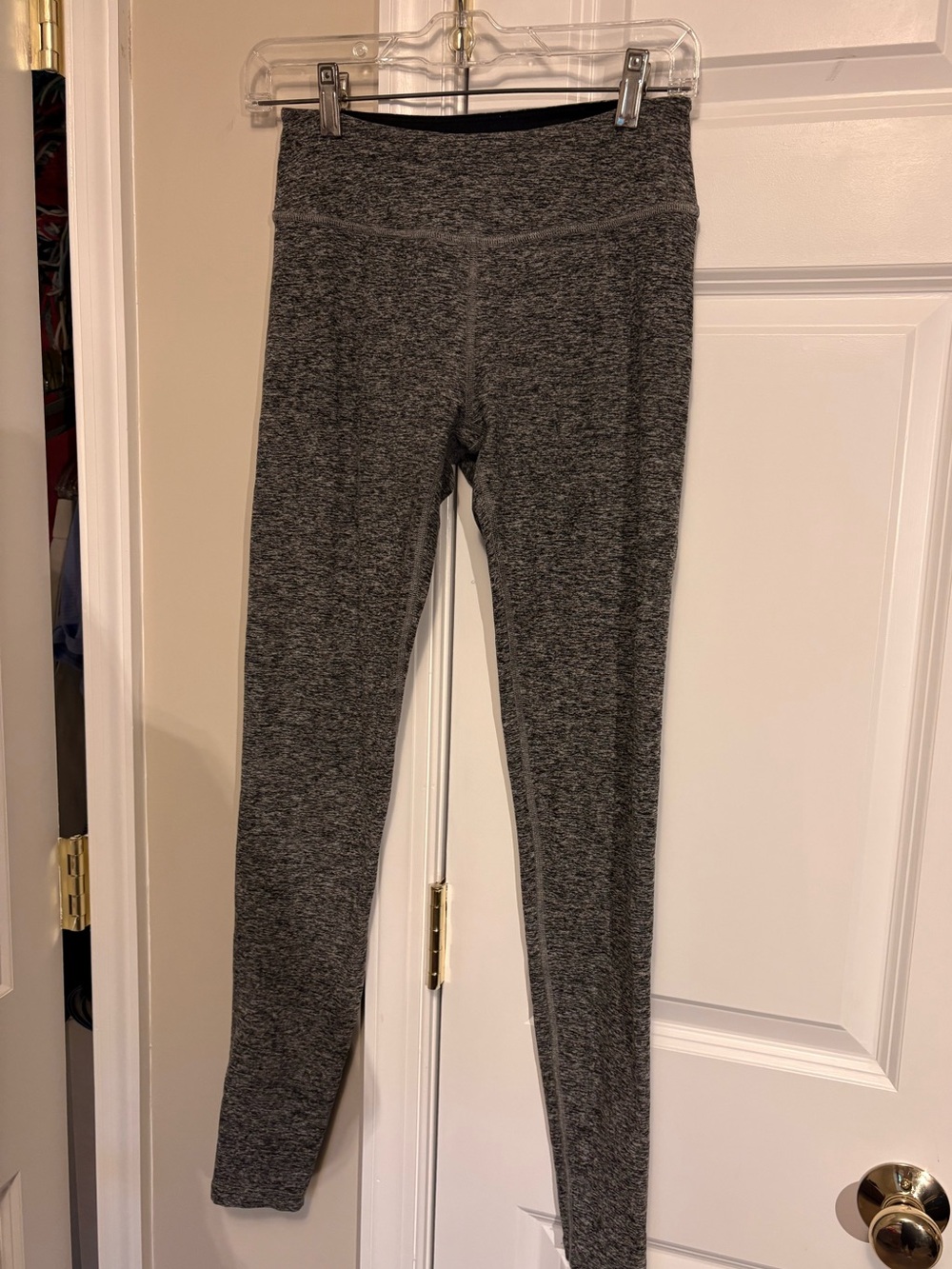 Women’s size M Gray beyond yoga leggings High-Waist Comfort- EUC